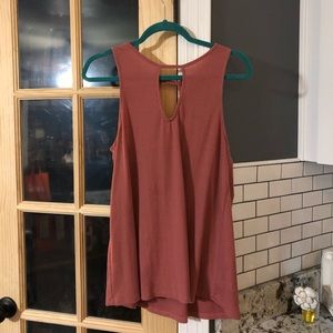 Ribbed keyhole tank top